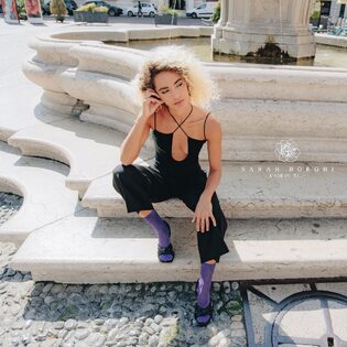Step up your style with 50% off on our trendy socks! 
#sarahborghi#summersales#collant#saldi#socks#sales#fashion