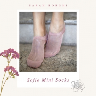 Sofie mini socks: elegance of simplicity🌸
🔔 Take advantage of -20% on the women's collection to buy them: link in bio
⏰ You have time until 15 May
.
#sarahborghi #fashion #moda #calze #calzini #socks #collant #pant #gift #present